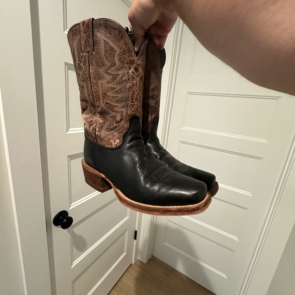 Justin Boots Black and Tan Western Boots